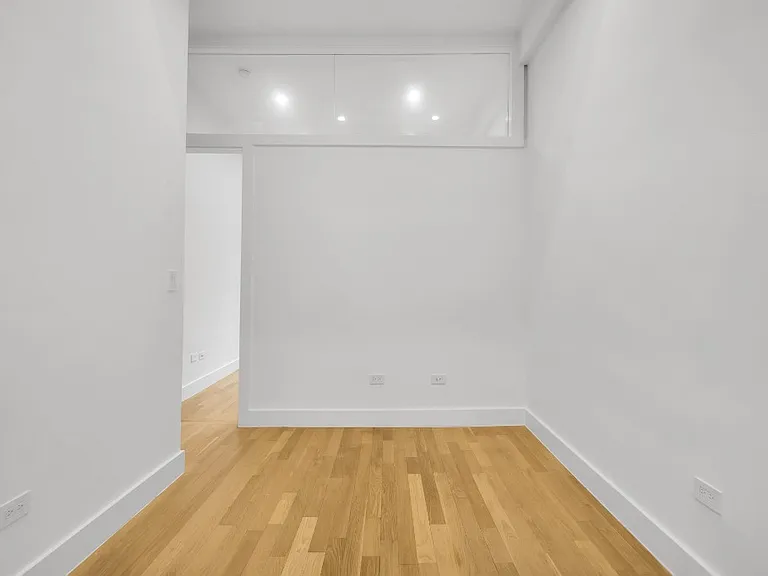 210 E 22nd St #3J — Photo 2