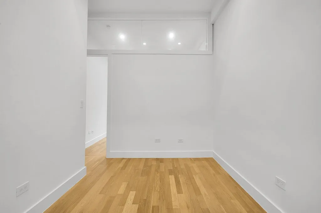 Building Photo - 220 E 22nd St #2L