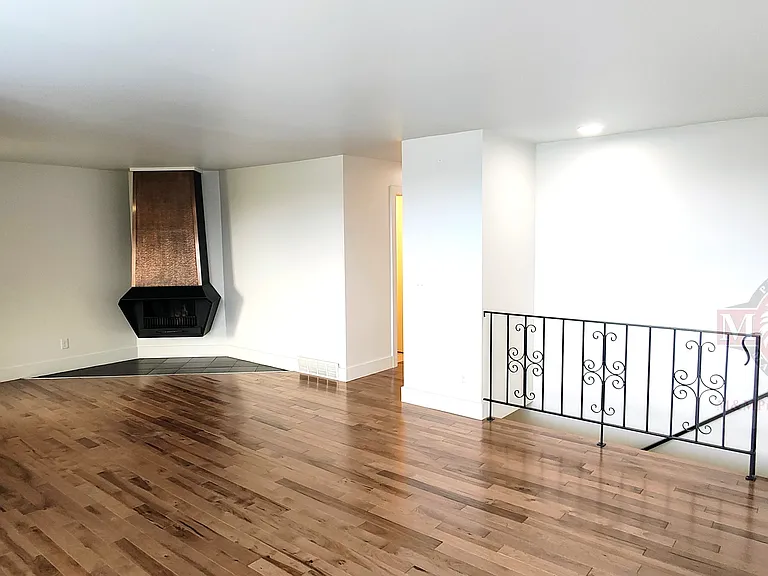 2025 S Broadmoor St #2025 — Photo 4