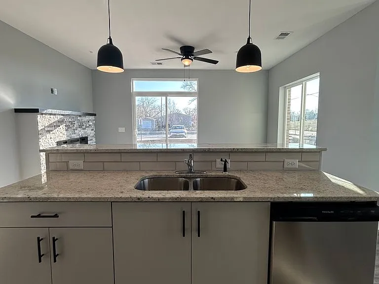 2724 Silver St — Photo 49
