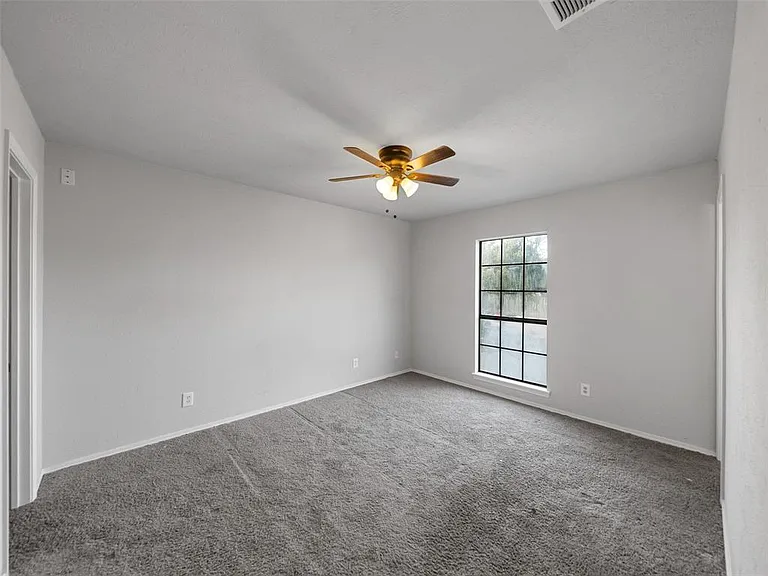28 Brewster Ct — Photo 15