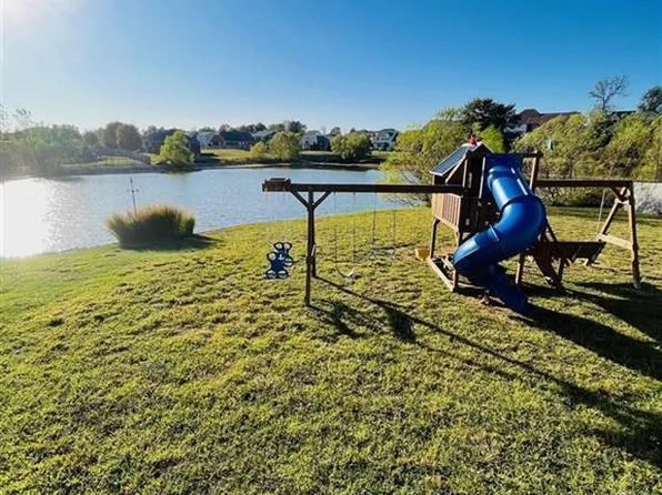 612 Napa Valley Ct, Vine Grove, KY 40175