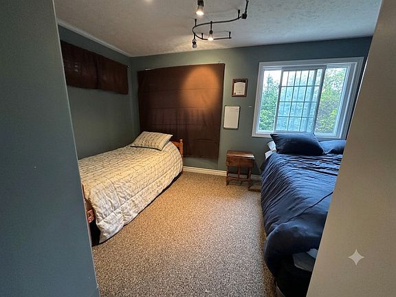 5th image of 741 Trinity St