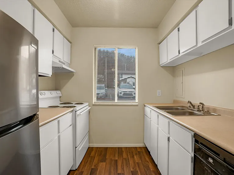 Beaver Creek Village Apartments — Photo 2