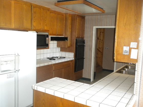 kitchen-with-double-oven-and-brand-new-triple-sink.jpg