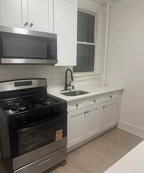 900 Summit Ave #8 — Photo 9