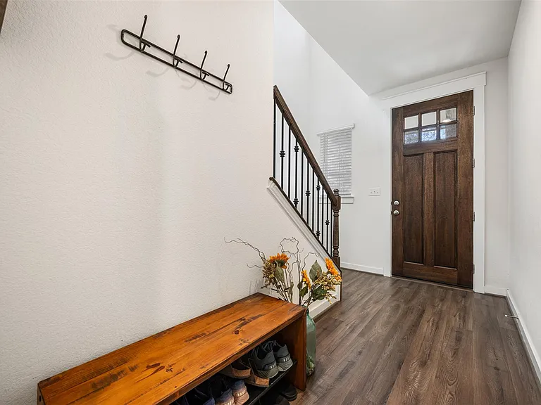 8204A Prairie Rye Dr — Photo 4