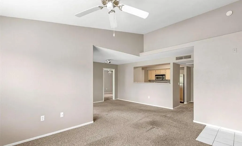 2 bed, 1049 sqft, $1,600 — Photo 4