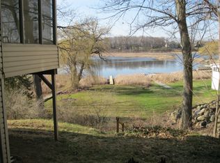 5011 Grover Dr, Brighton, MI