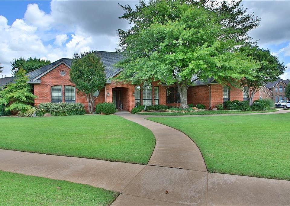 1st image of 8005 NW 131st Cir