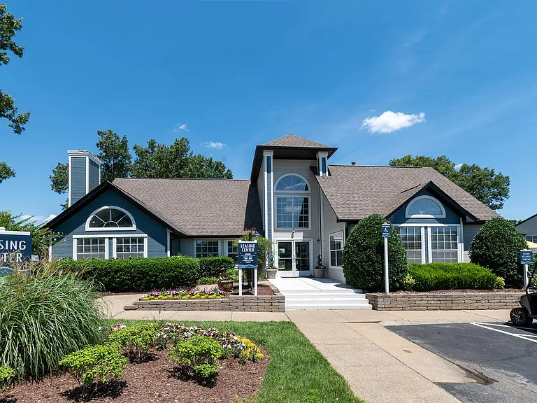 Summerlake Apartments — Photo 90