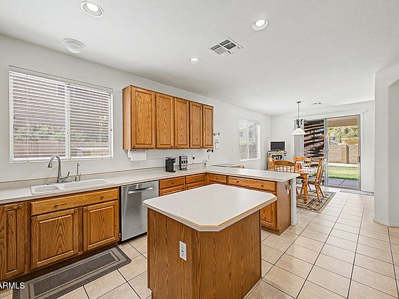 4th image of 460 W EBONY Way