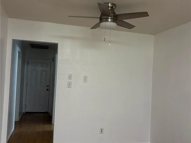 901 E Dallas Ave #16 — Photo 10