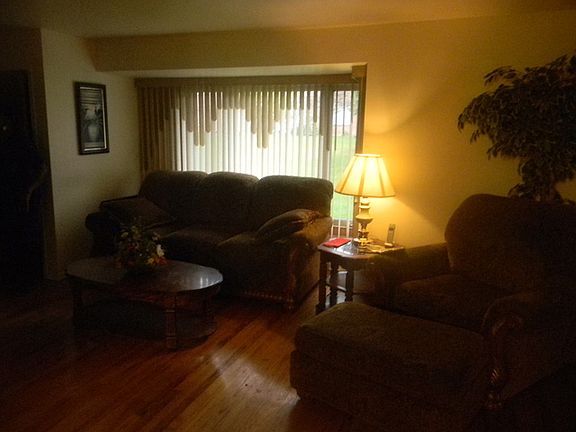 3rd image of 182 Ash St