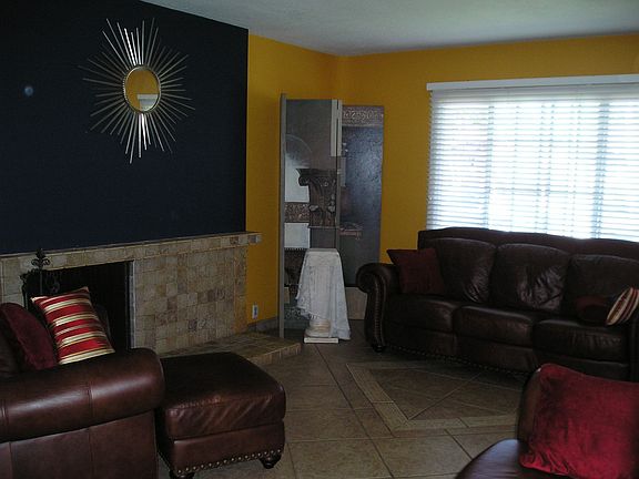 3rd image of 818 Catalina Ave