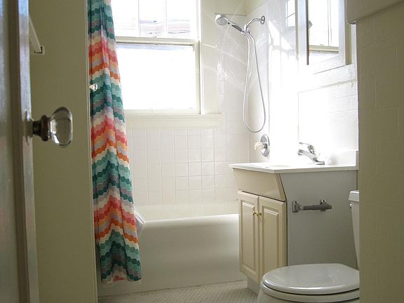 5th image of 404 12th Ave APT 2