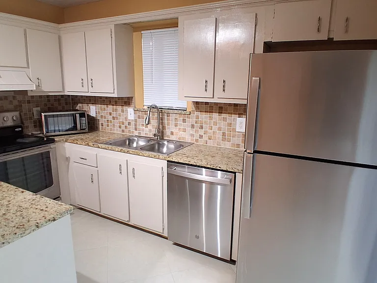 303 Waterview Dr — Photo 61