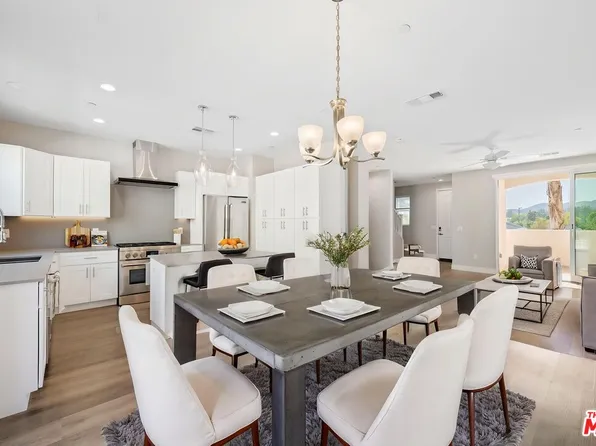 4393 Paxton Pl, Calabasas, CA 91302