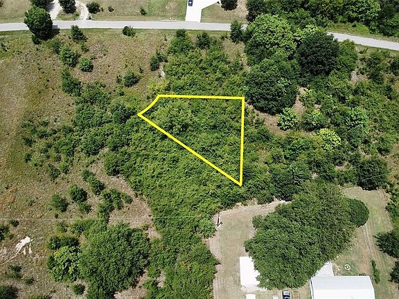 4th image of 526 Tahiti Ln