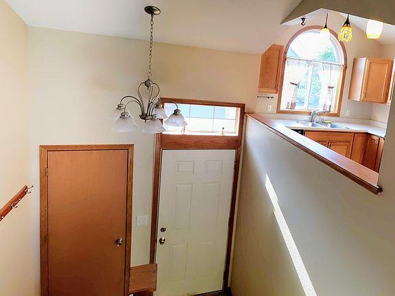 3rd image of 40 Heidi Ln