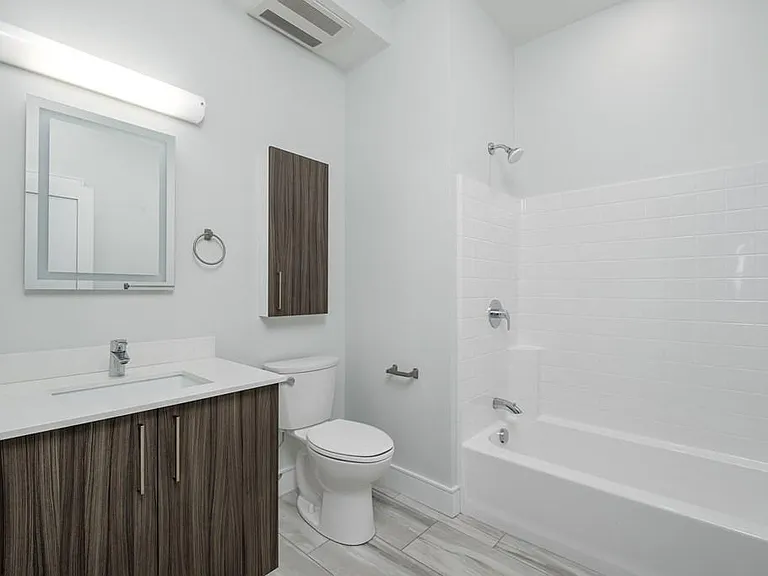 16 Laurel St — Photo 3