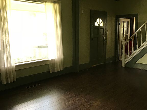 4th image of 760 Simpson St