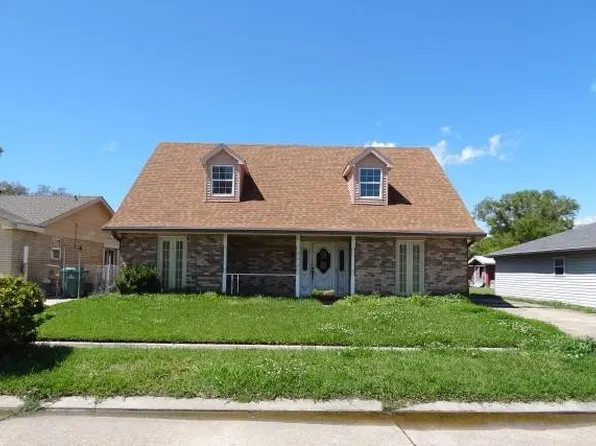 327 River Oaks Dr, Destrehan, LA 70047