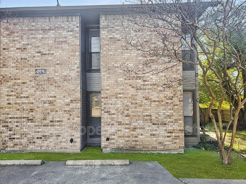 1st image of 304 Manuel Dr #C