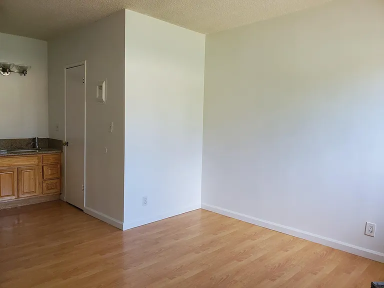 616 Broadway St #5 — Photo 7