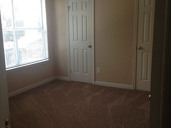 3rd image of 2869 Briar Hill Dr