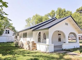 718 W Frisco St, Mountain Grove, MO 65711
