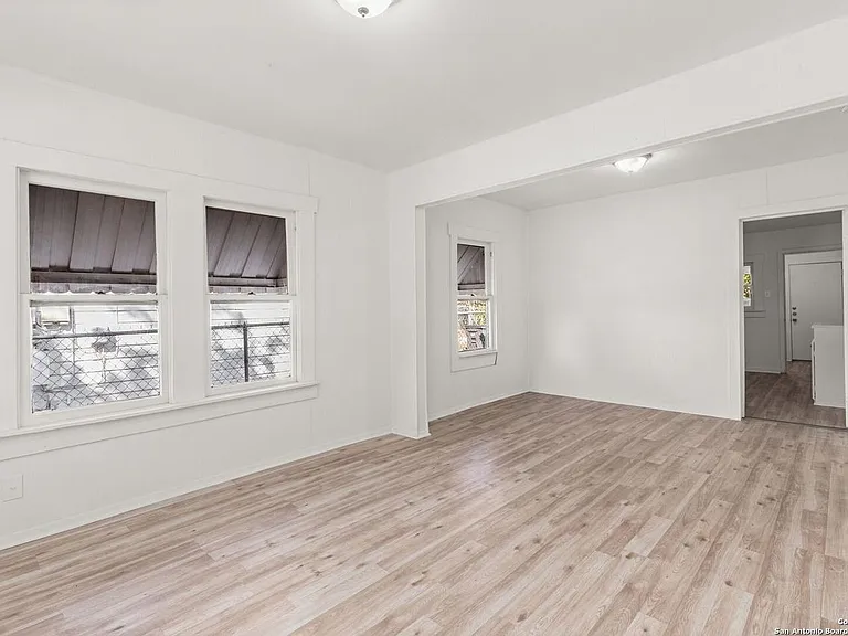 2031 Lamar St — Photo 14