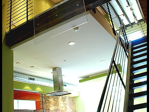 2nd image of 329 South St #01