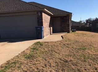 1907 Wooddale Ct #B, Siloam Springs, AR 72761