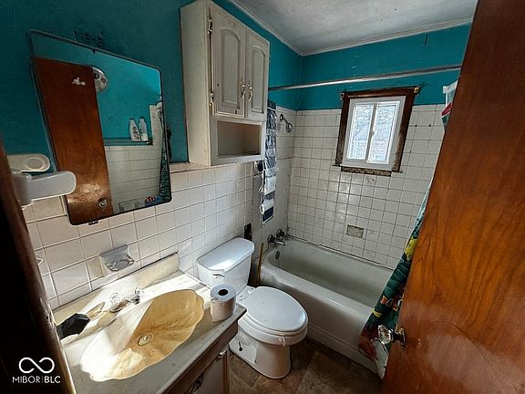 4th image of 2503 S Lyons Ave