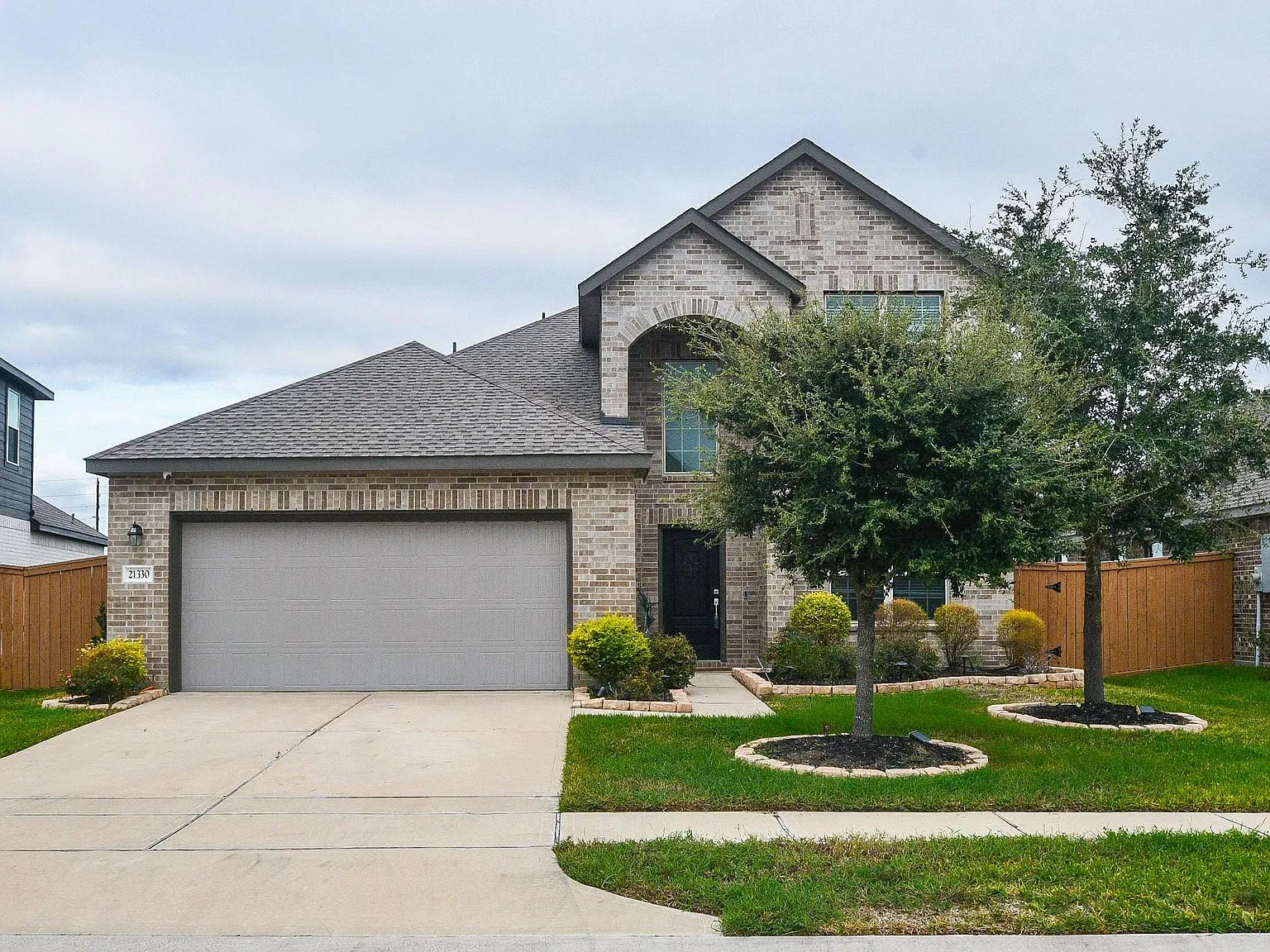 4 bed, 2.5 bath, 2308 sqft, $2,800 — Photo 1