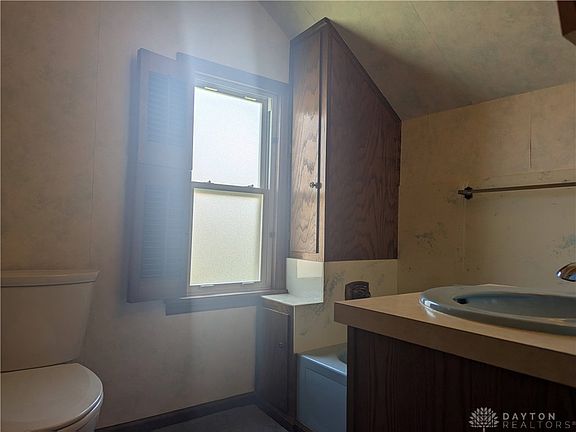 5th image of 424 Milford Ave