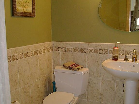 MAIN FLOOR BATH