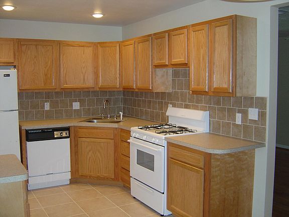 3rd image of 216 Gale St