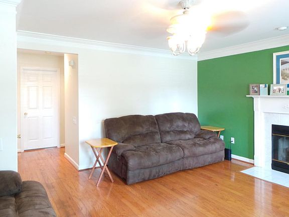 3rd image of 4845 Habersham Ln