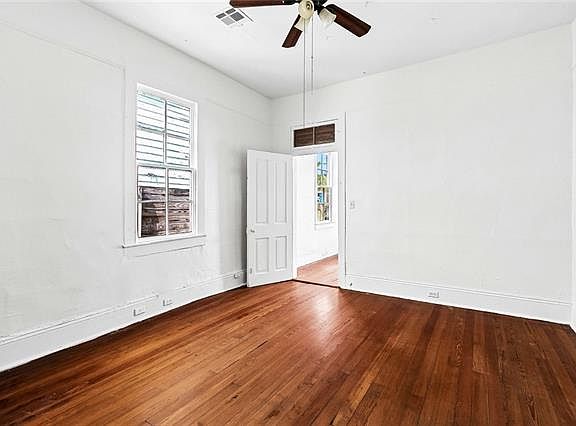 3rd image of 1302 Marigny St