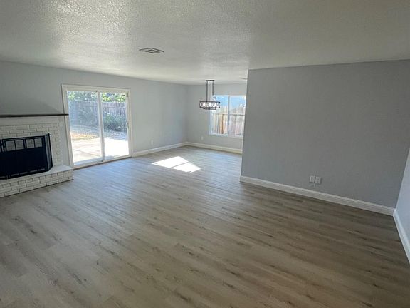 4th image of 13233 Barnes Ave