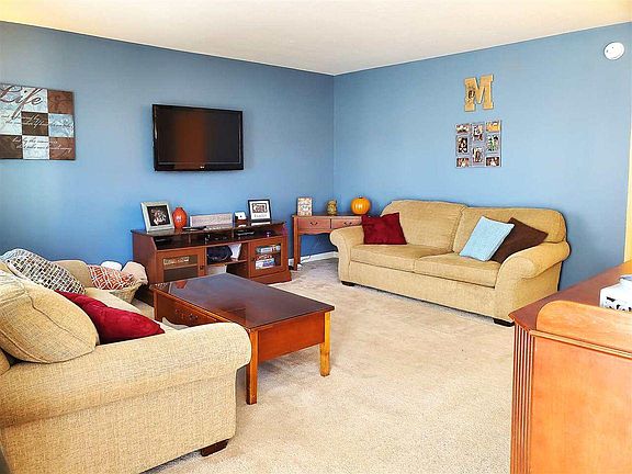 2nd image of 1225 Edgewater Way