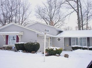 25101 Deerfield Dr, North Olmsted, OH 44070