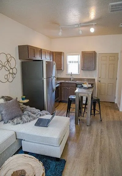 638 W Cherry Ln — Photo 1