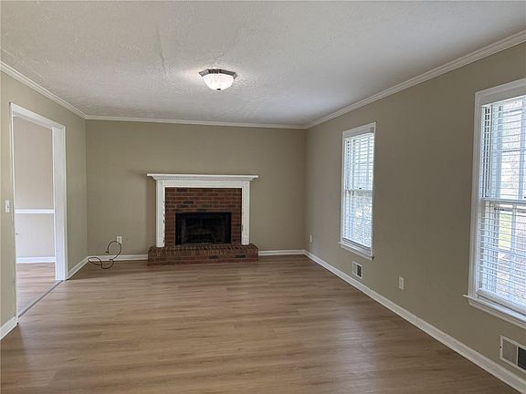 2nd image of 2130 Crescentview Dr