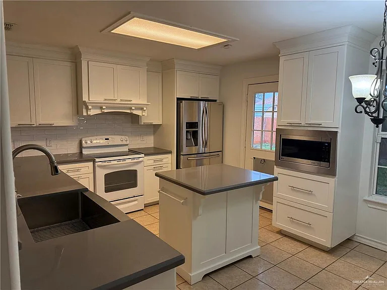 3836 Frontier Dr — Photo 4