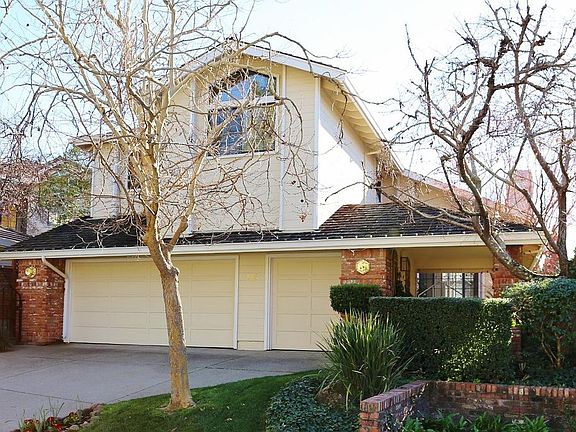 2nd image of 148 Birchbark Pl