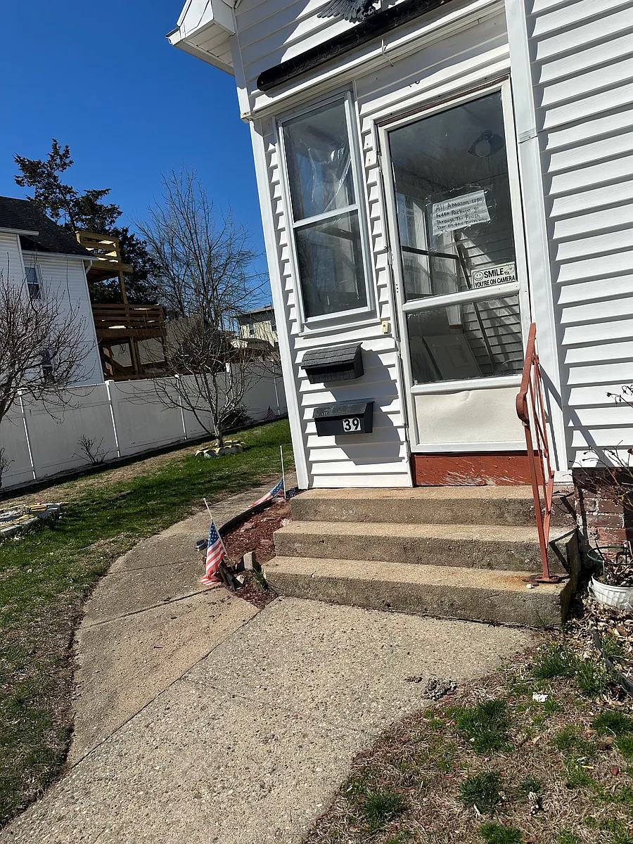 Building Photo - 39 Williams St #1