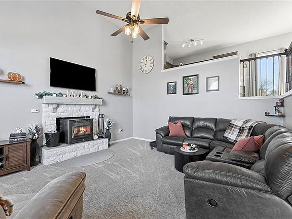 5th image of 860 River Dr